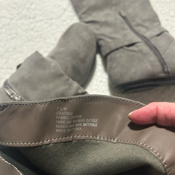 NEW WOT Rampage Stylish Gray Women's Boots - Picture 6 of 10